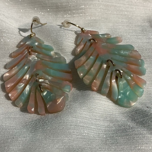 🍬Pastel Cotton Candy Fern/Leaf Acrylic lightweight Dangle Hook Drop Earrings - Picture 7 of 15